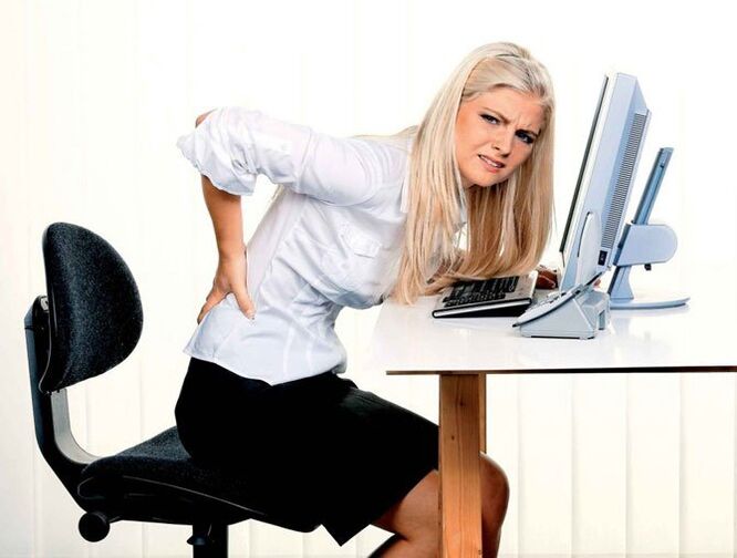 A nena ten dor nas costas